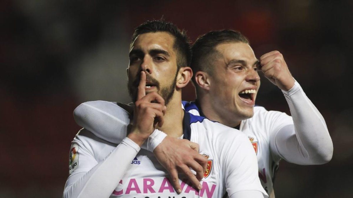 Borja Iglesias envió a callar a la afición del Nàstic después de marcar el 0-2 en el Nou Estadi