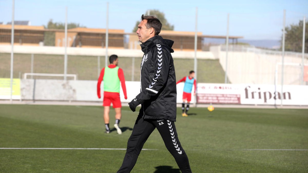 Rodri, durante un entrenamiento con el Nàstic durante el mes de diciembre. El técnico sabe que tiene que cambiar cosas.