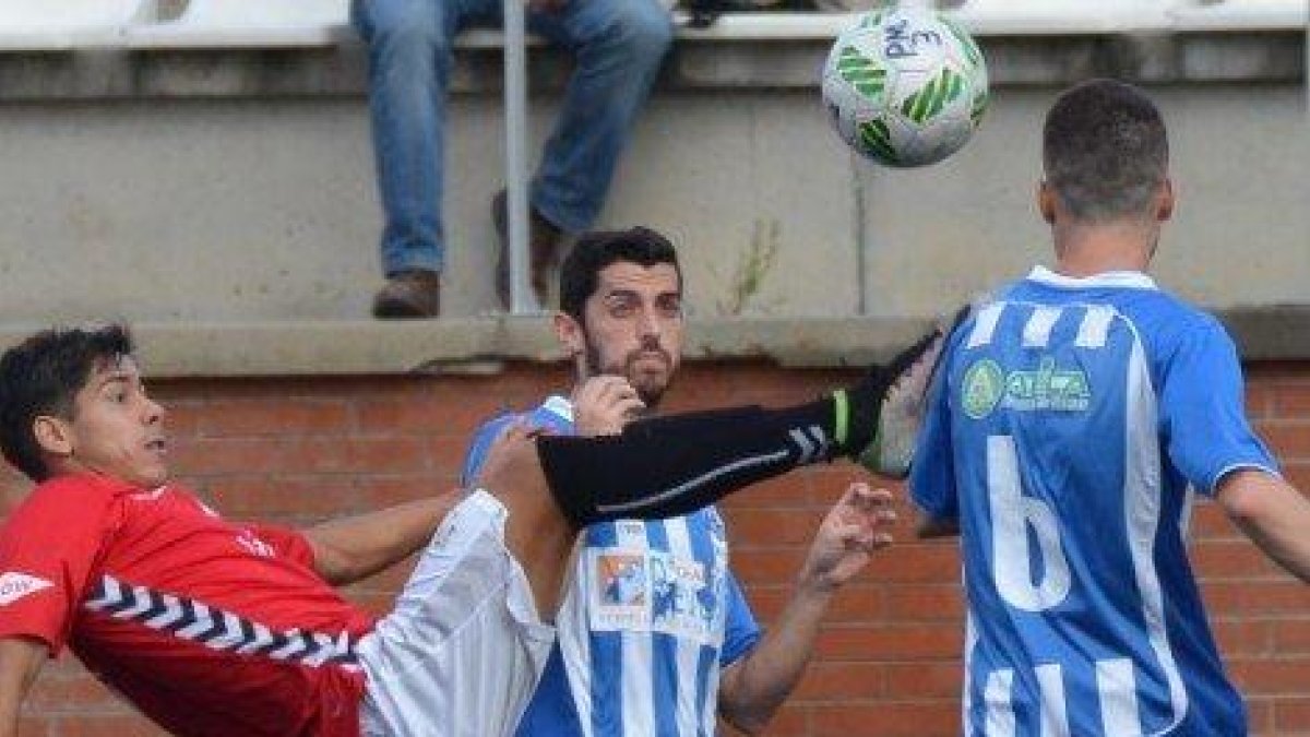 Rodrigo Cuenca va vestir la samarreta de la Pobla la temporada 2016-2017.