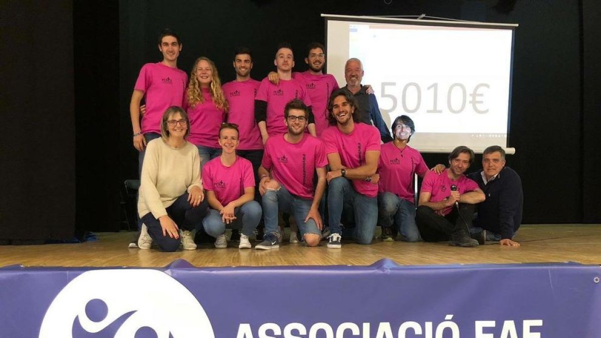 Participants del sopar solidari de Prades.