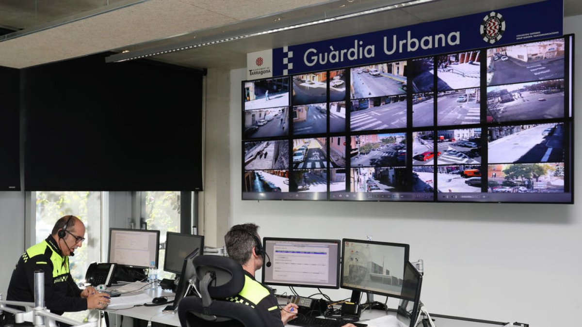 Imagen de la sala de control de las cámaras de videovigilancia de la Guardia Urbana.