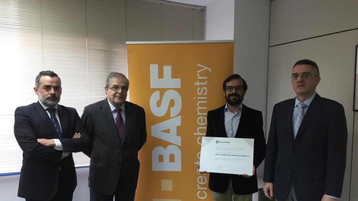 Manuel Moreno y Magí Casellas, director de Madrid y director del Área de Gestión de Organización Territorial de Activa Mutua, respectivamente, al lado de Javier Escolar, ESHQ Officer Spain y Antonio Chamorro site manager de BASF.