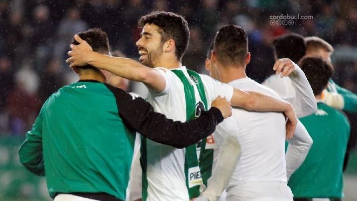 Los jugadores del Córdoba celebran la victoria de la pasada jornada contra el Lugo (1-0).