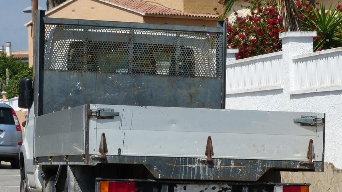Los detenidos disponían de dos camionetas idénticas con las mismas placas de matrícula para ahorrarse el seguro y las ITV.