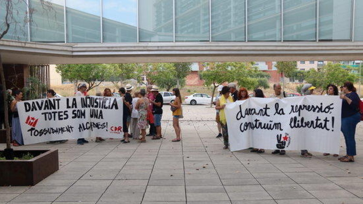 Concentració de suport als membres de diversos CDR del Penedès investigats per desordres públics.