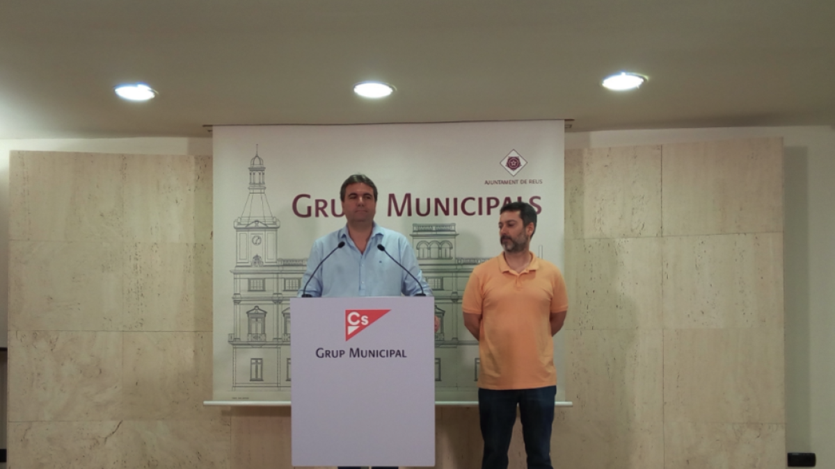 El portavoz del grupo municipal naranja, Juan Carlos Sánchez, en la rueda de prensa.