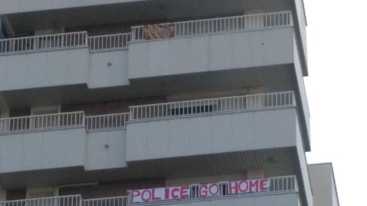 Imagen de la pancarta que colgó la tarraconense en el balcón.