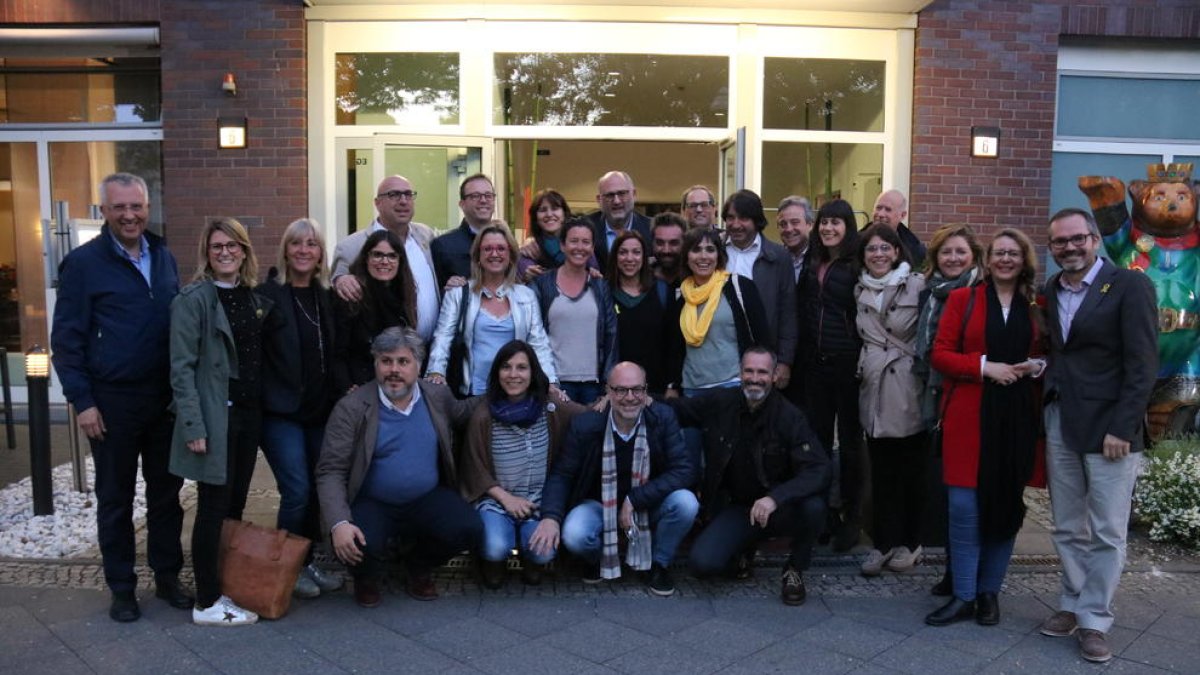Els diputats de JxCat després de la reunió que han tingut amb Carles Puigdemont a Berlín.