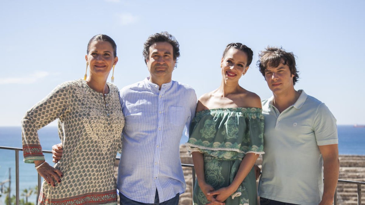 Els membres del jurat Pepe Rodríguez, Samantha Vallejo-Náger, Jordi Cruz i la presentadora Eva González a l'Amfiteatre.