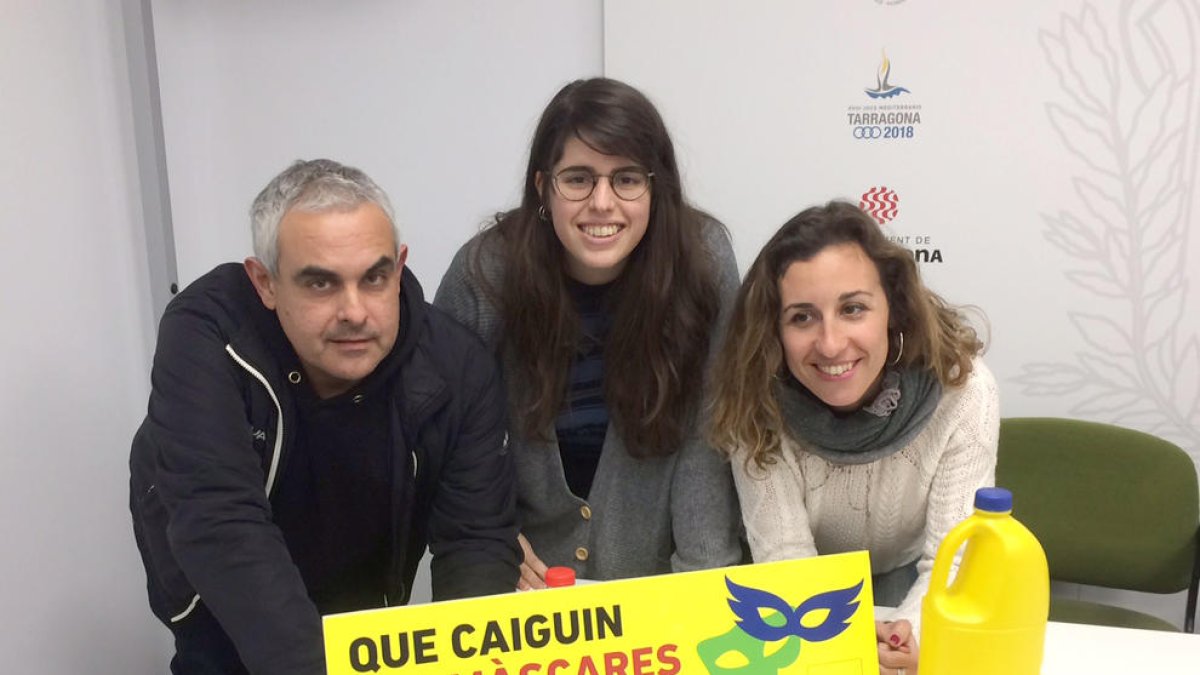 La miembro de la Asamblea de la CUP de Tarragona Aleida López y los concejales Laia Estrada y Jordi Martí Font.