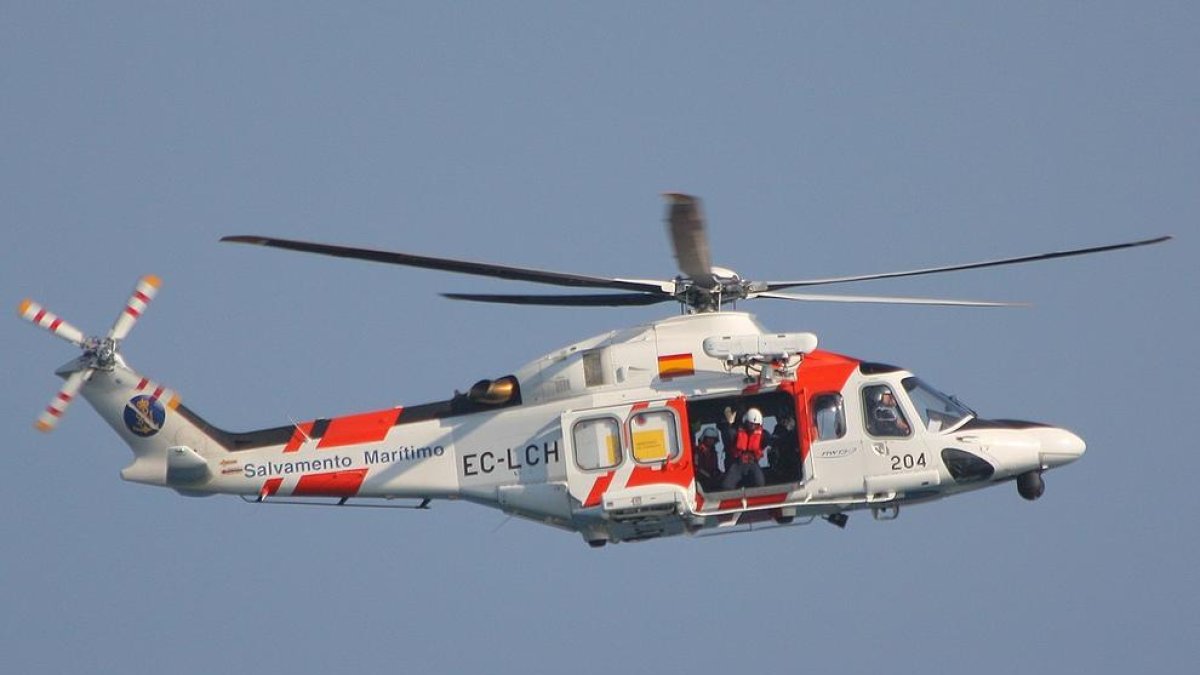 Un helicóptero de Salvamento Marítimo consiguió localizar a la mujer, pero llegó muerta en el aeropport de Reus.