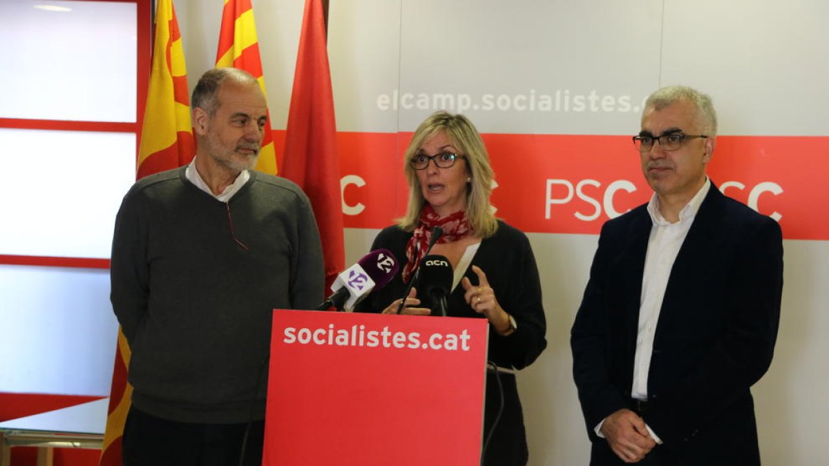 Pla mig de la diputada del Congrés i portaveu del Pacte de Toledo, Mercè Perea, durant la roda de premsa a la seu del PSC de Tarragona.