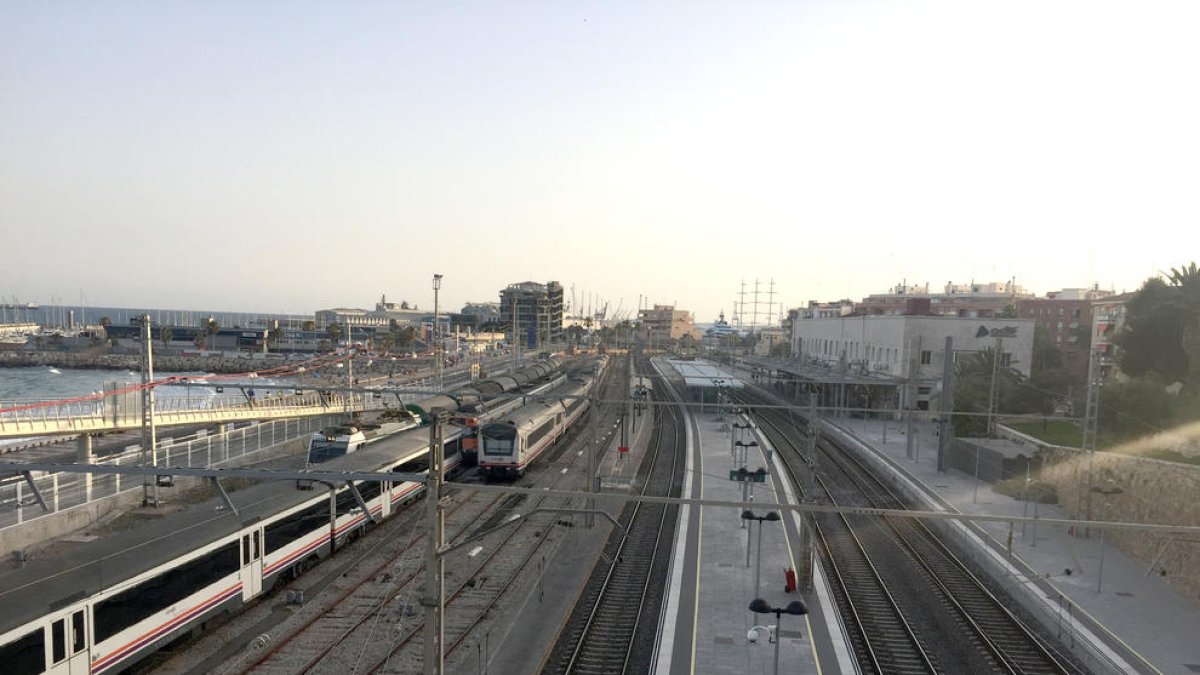 Imatge de l'estació de trens de Tarragona, per on continuarien passant els trens de mercaderies.
