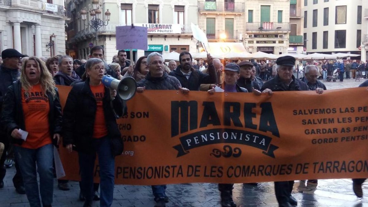 Els pensionistes de Reus s'han manifestat a la Mercadal