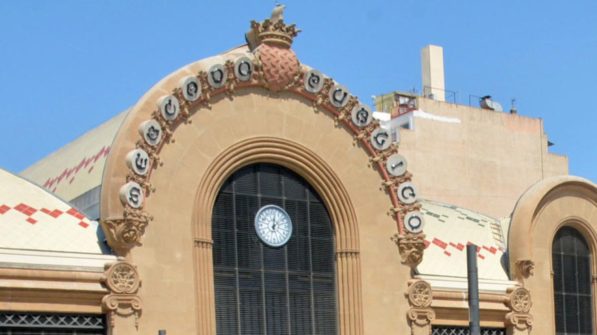 Les lletres del mercat, en castellà, tampoc no tenen l'accent col·locat.