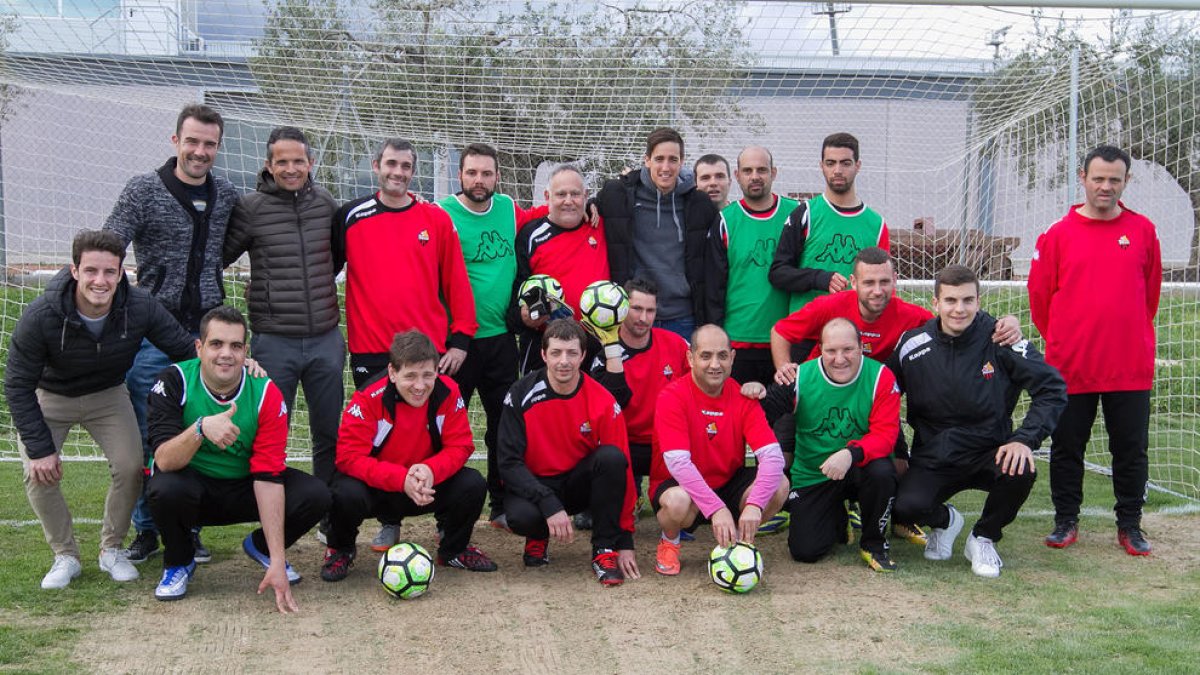 Abans de viatjar a Mallorca, els jugadors del CF Reus Genuine van poder compartir una estona amb Edgar Badia, Ricardo Vaz, Aritz López Garai i Xavier Bartolo.