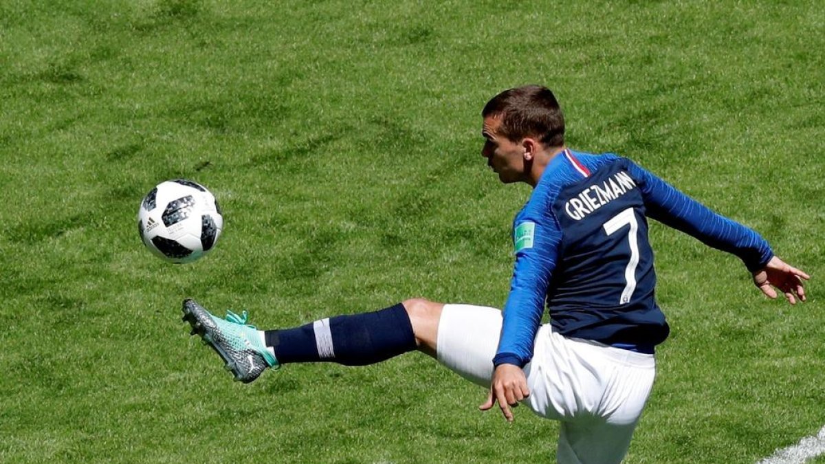 Griezmann en una jugada del partit