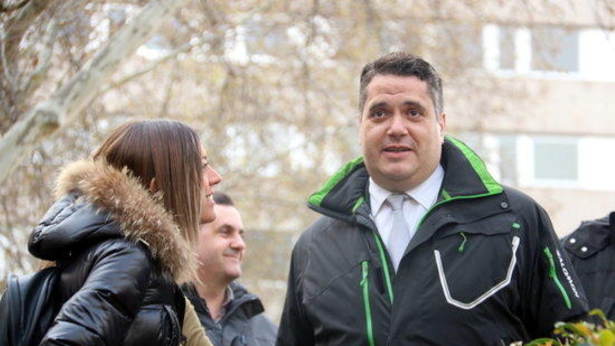 El abogado Sergi Atienza, que asiste la detenida, a las puertas de la Audiencia Nacional.