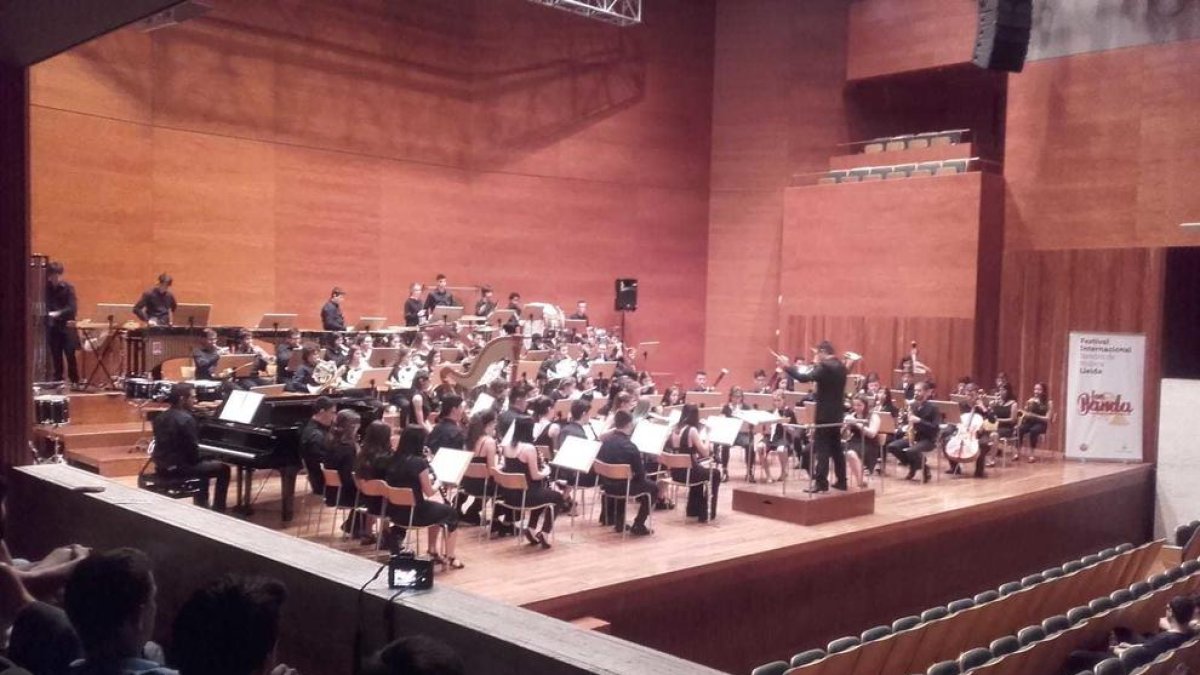 Imagen de la actuación dela Banda|Lado de GRau del Conservatorio de la Dipiutació durante el concurso 'Hacemos banda|lado'.