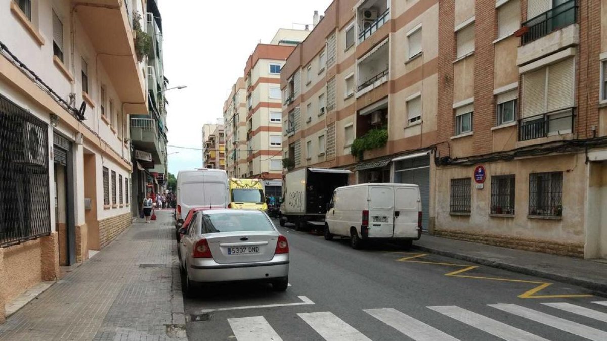 La Guàrdia Urbana ha tallat el carrer per precaució