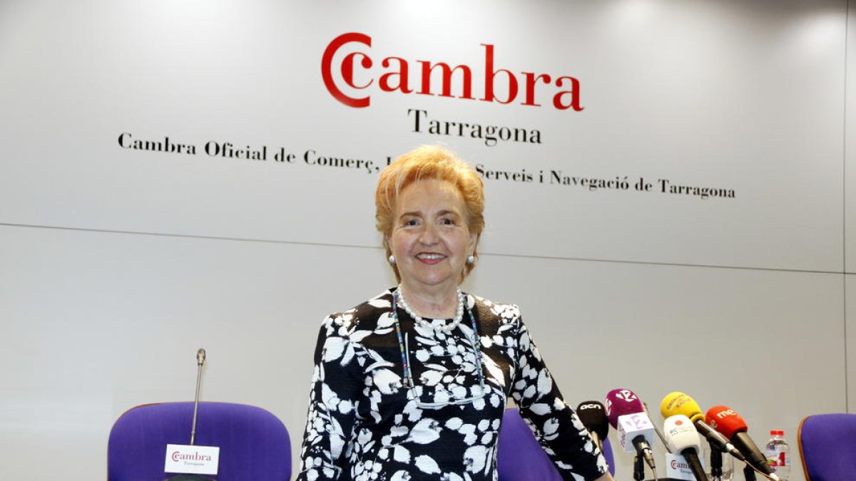 Pla mig de la presidenta de la Cambra de Tarragona, Laura Roigé, abans d'una roda de premsa a la sala d'actes de la institució. Imatge del 31 de gener de 2018
