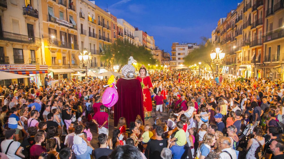 El Seguici de Sant Magí va omplir de música i color els carrers de la Part Alta