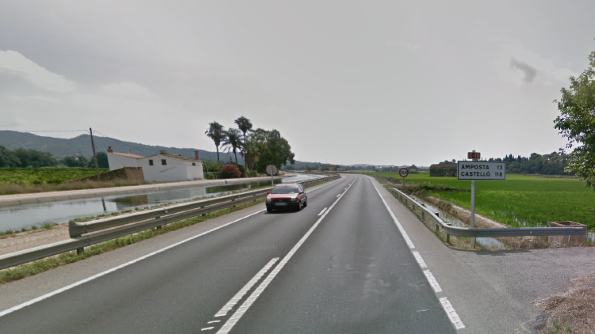 El accidente se ha producido a las cinco de la madrugada en la C-12 en Tortosa.