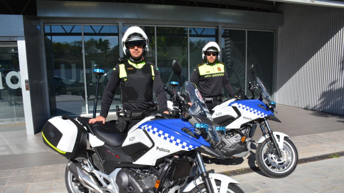 Les dues noves motocicletes que la unitat de trànsit ha incorporat al seu parc mòbil.