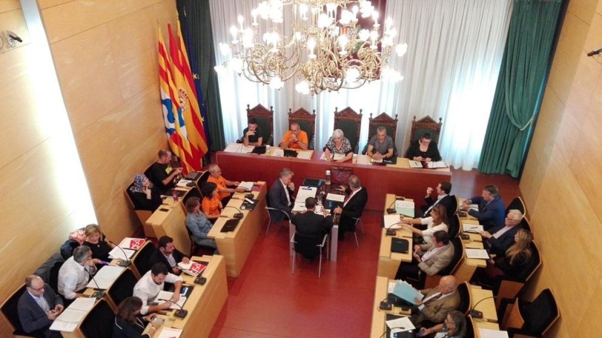 Imagen de una sesión plenaria del Ayuntamiento de Badalona.