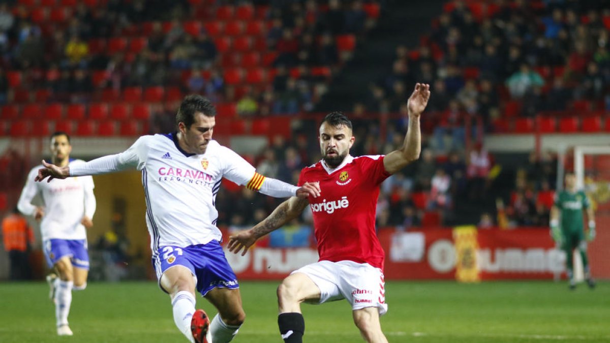 Javi Jiménez, durante un partido con el Gimnàstic de Tarragona esta temporada en el Nou Estadi.