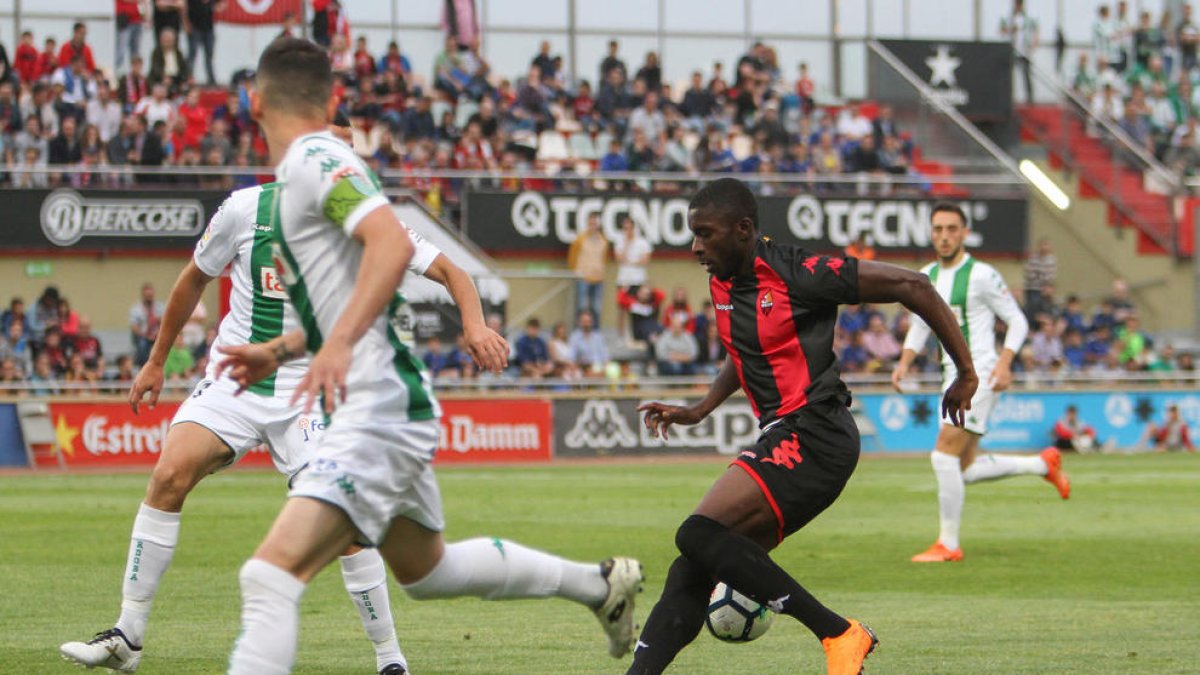 Karim Yoda, durant el Reus-Córdoba d'aquesta temporada que es va disputar a l'Estadi Municipal de Reus.