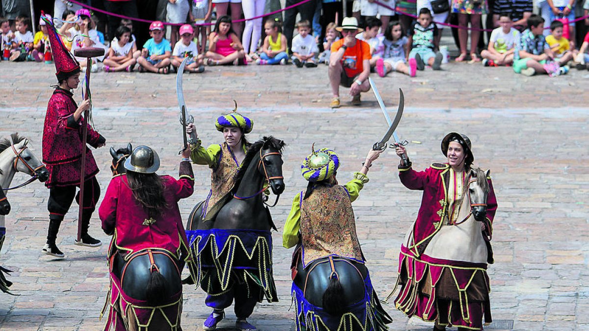 Imatge d'arxiu del Ball de Cavallets en l'actuació de lluïment del dia de Sant Pere.