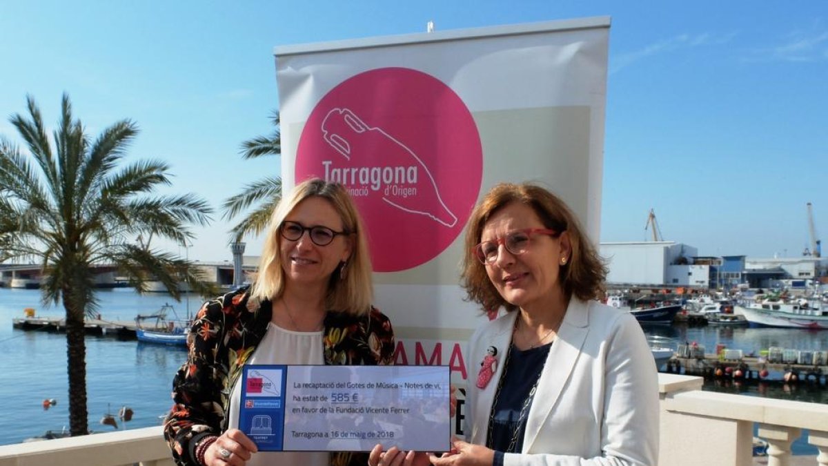 Imagen de la entrega de la recaudación de la DO Tarragona.