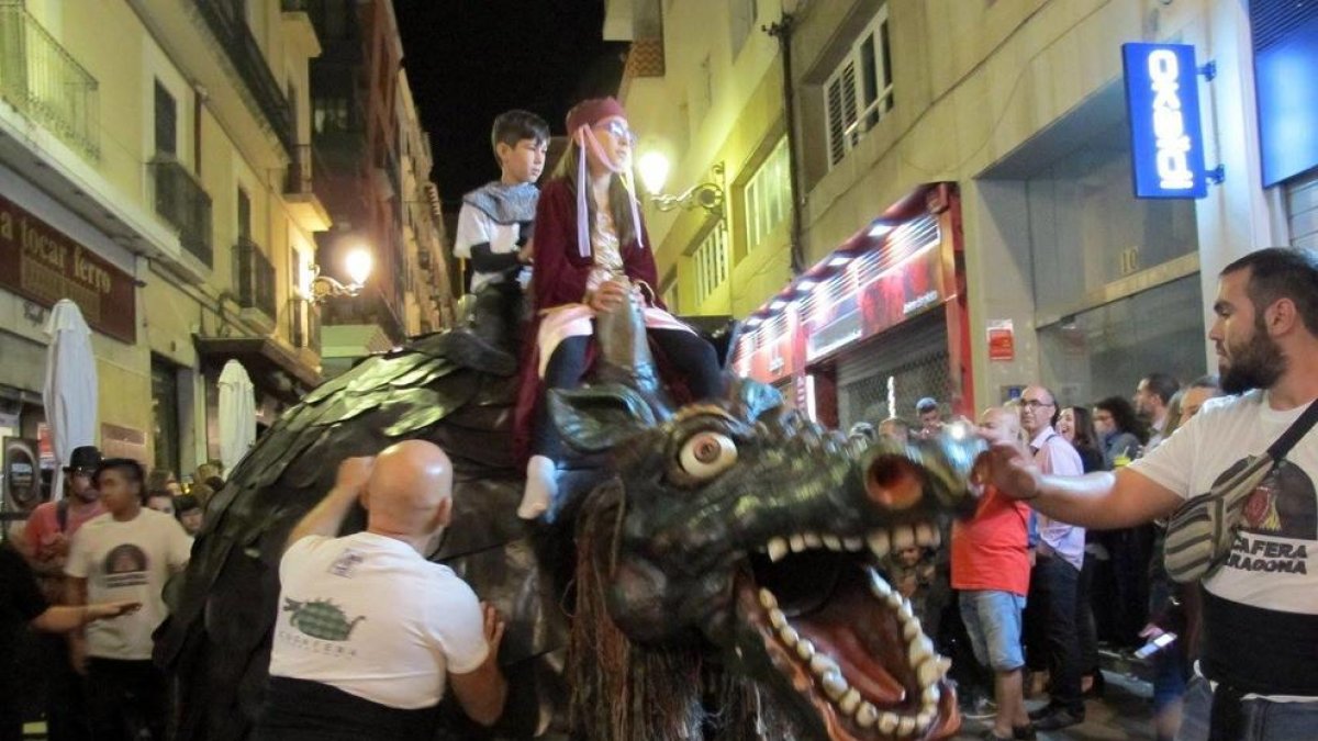 «La Cucafera baixa» se celebra des de l'any 2014 per Santa Tecla.