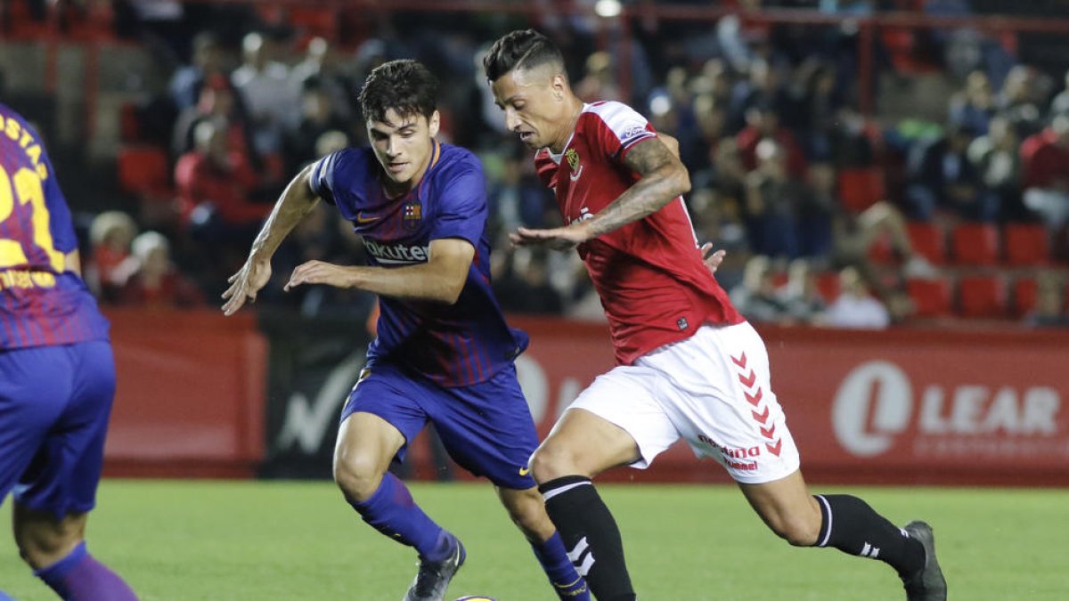 Maikel Mesa, durante el enfrentamiento entre Nàstic y Barcelona B en el Nou Estadi.