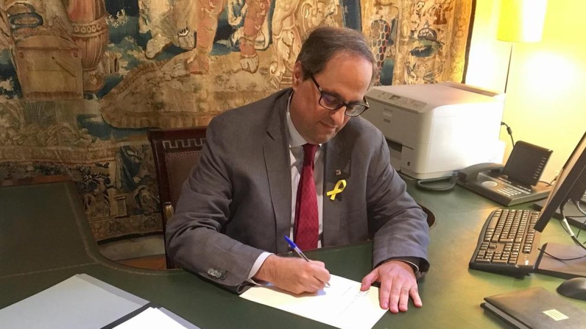 El president Torra signa el decret de nomenament dels nous membres del Consell Executiu