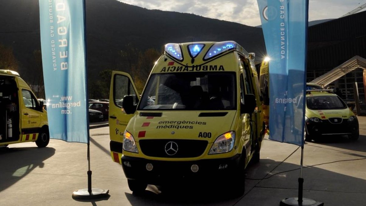 Una de las empresas carroceras ya mostró las ambulancias del SEM con los rotativos azules.