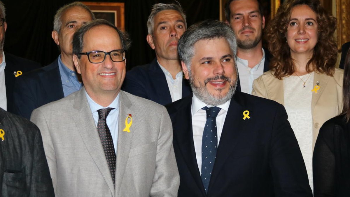 El president de la Generalitat, Quim Torra, al costat de l'alcalde de Valls, Albert Batet.
