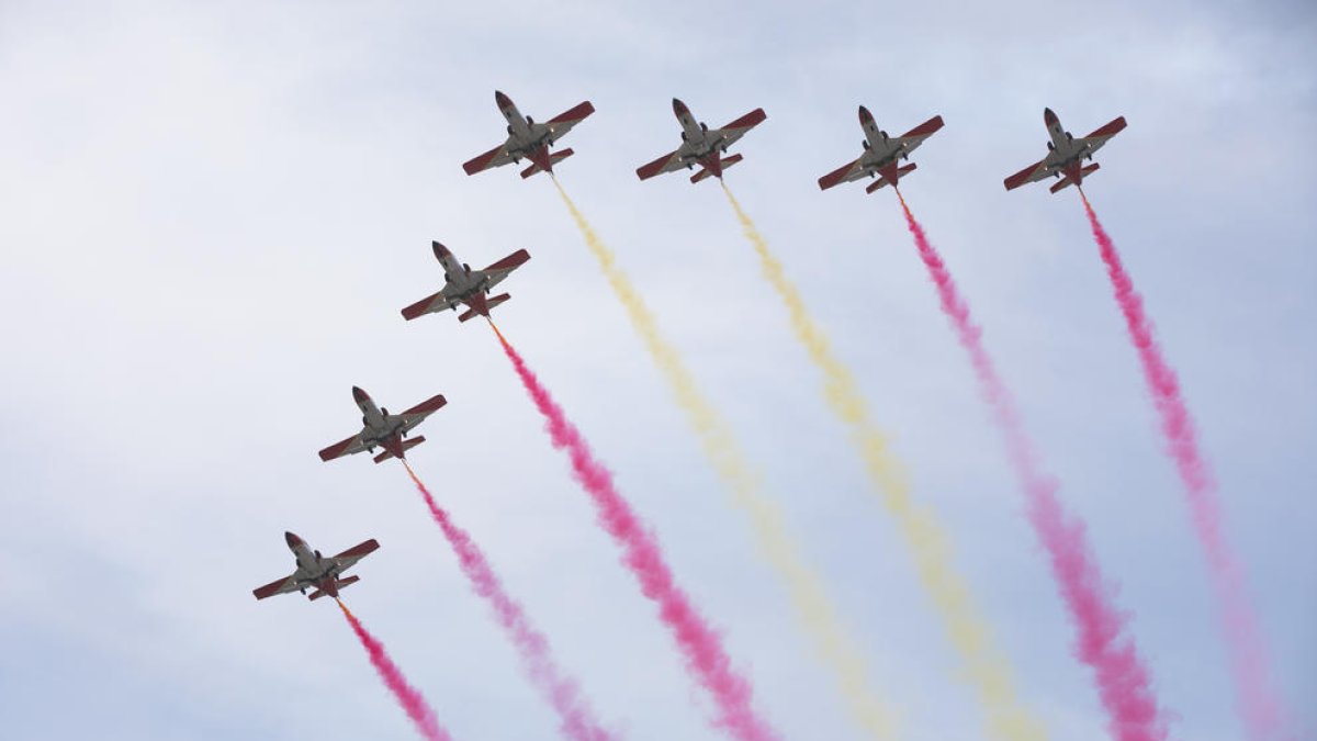 Imatge d'un dels moments més àlgids de l'exhibició, quan els avions van dibuixar la bandera espanyola al cel tarragoní.