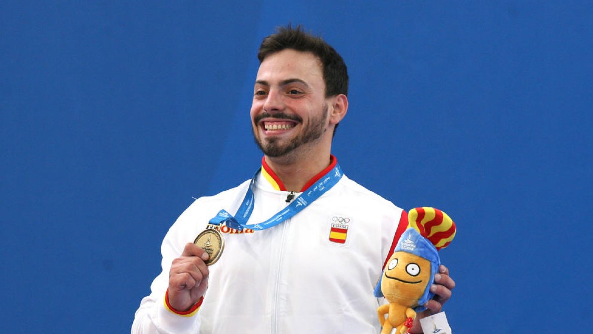 Josué Brachi, con la medalla.