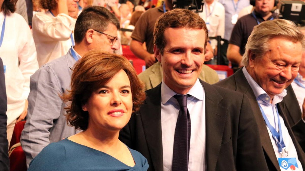 Soraya Sáenz de Santamaría i Pablo Casado, a la recta final del Congrés Extraordinari per elegir el nou líder del PP.