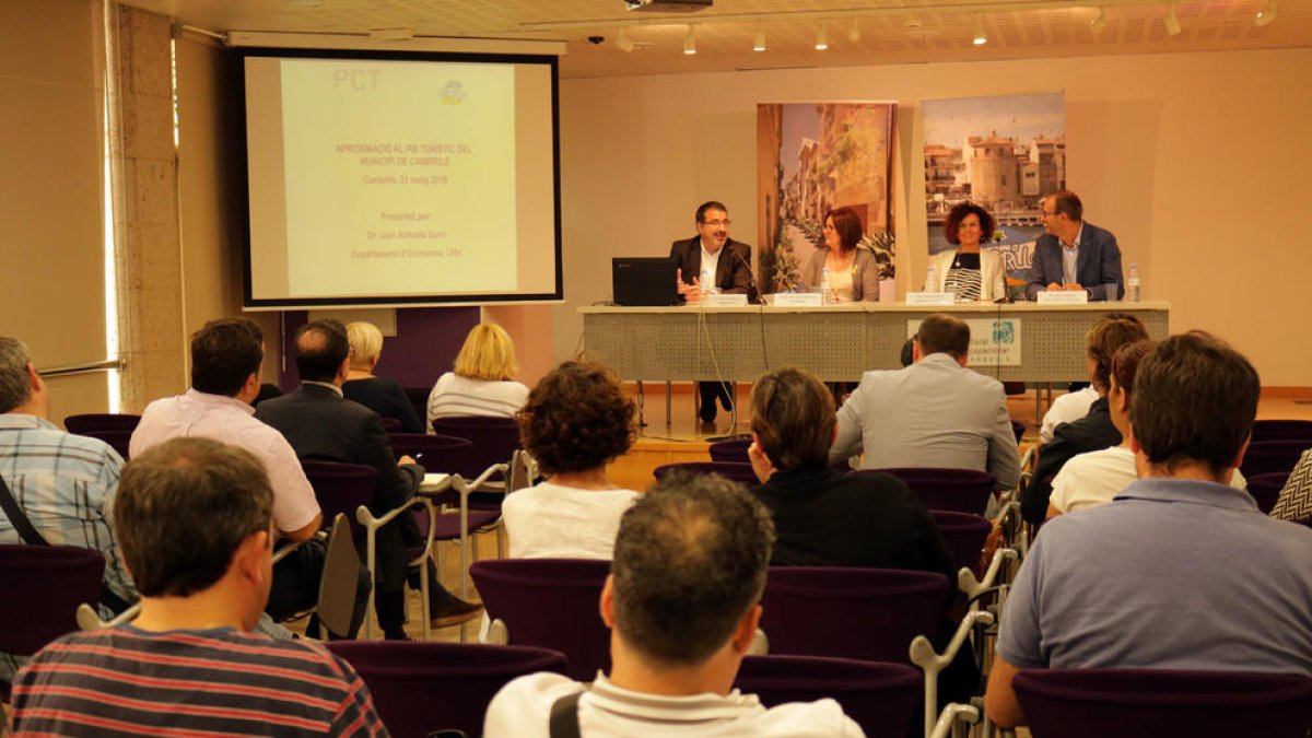 Imagen de la presentación del estudio 'Aproximación al PIB turístico del municipio de Cambrils'.