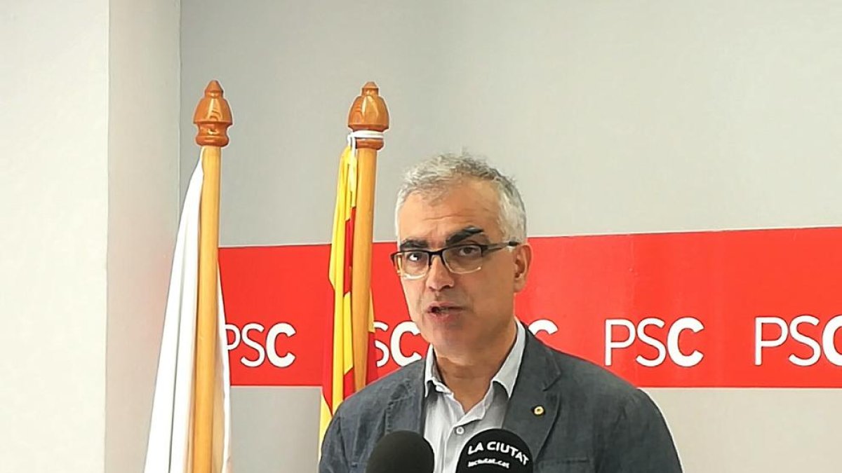 El candidato del PSC en una rueda de prensa