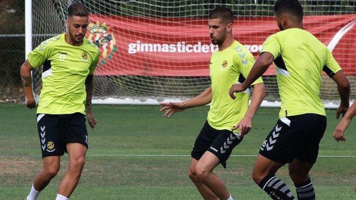 Los jugadores del Nàstic entrenan en una imagen de archivo.