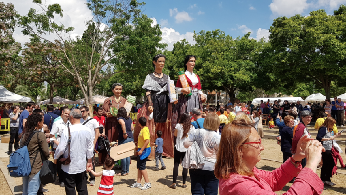 En el marc de la XXXI Diada de la Puntaire de Catalunya, es va celebrar la primera trobada de gegantes puntaires.