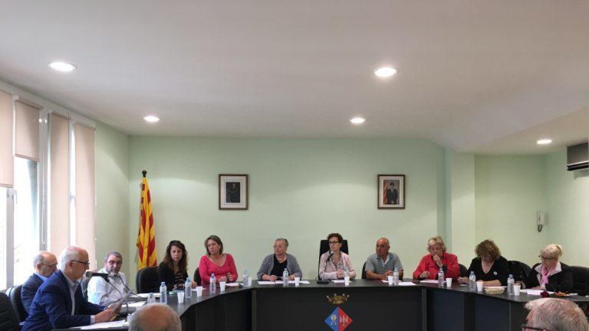 Imatge d'arxiu d'un ple de l'Ajuntament de la Bisbal del Penedès.