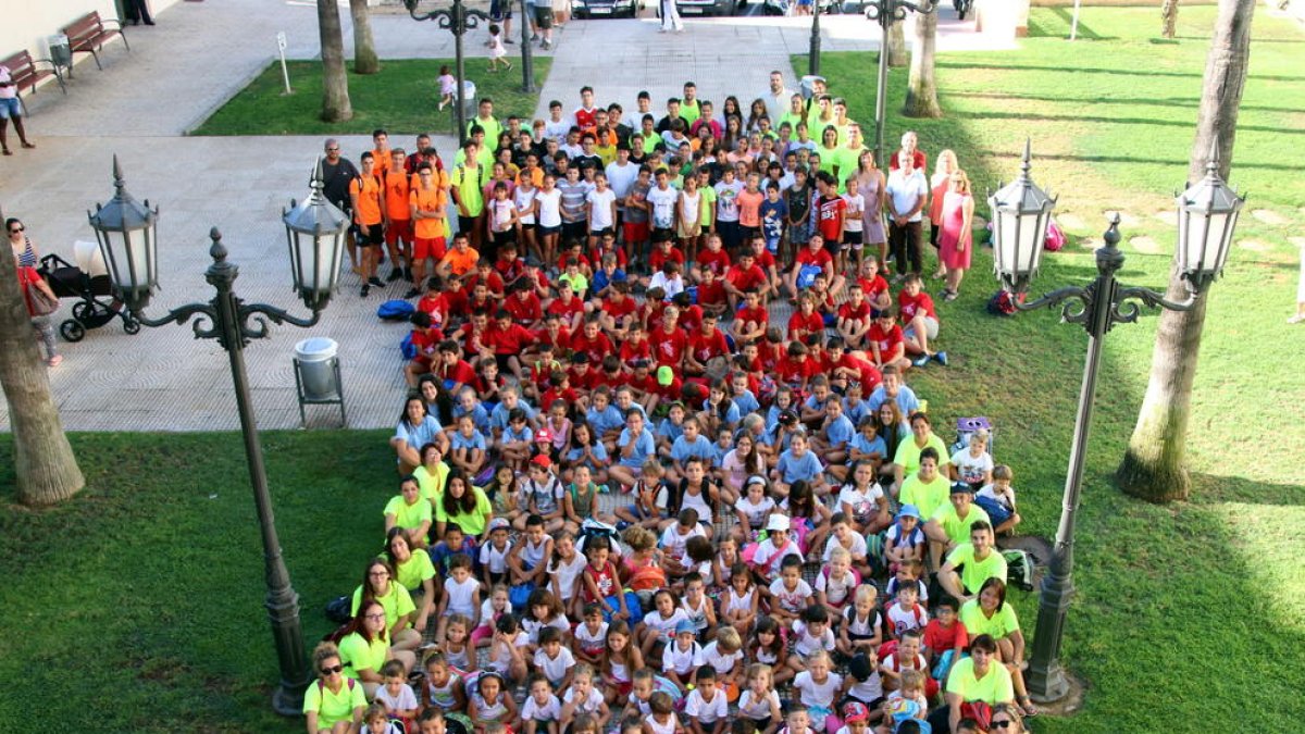 Prop de 240 infants i joves diuen adéu als campus d'estiu de Roda.