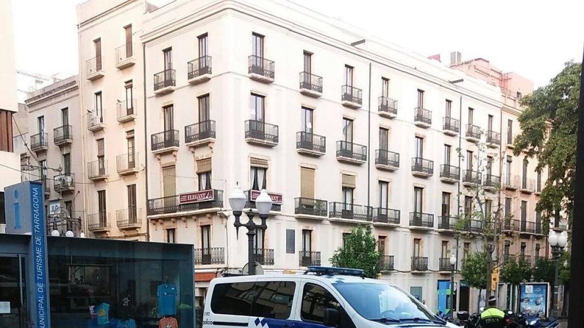 La Guàrdia Urbana ha tallat alguns accessos a la Rambla Nova.