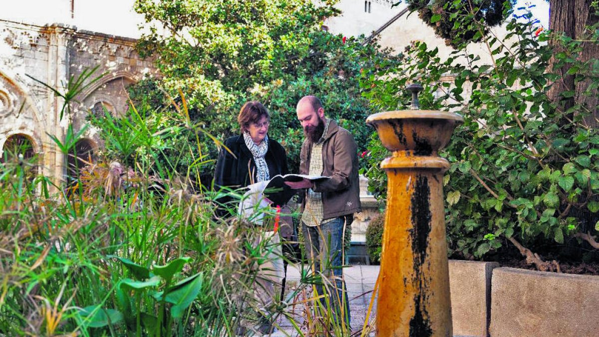 Mullarkey i Sánchez, al claustre de la Catedral ideant el llibre.