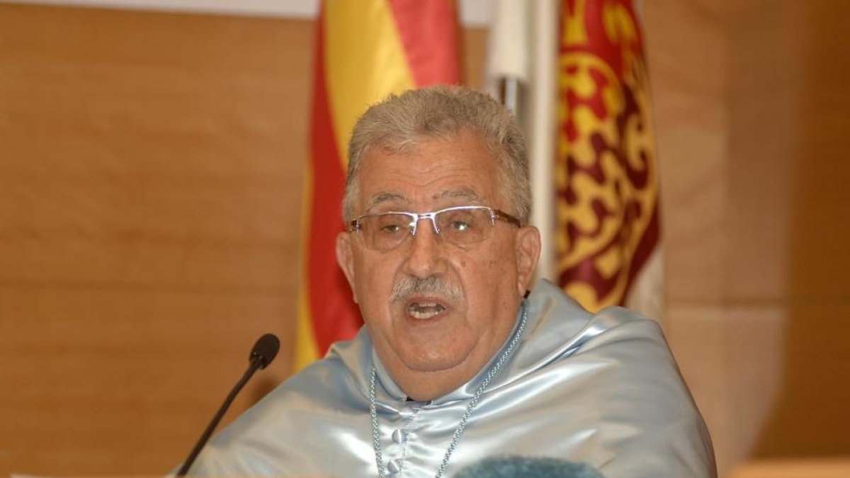 L'historiador Josep Fontana  va ser investit el 10 de juny de 2010 doctor honoris causa per la URV.